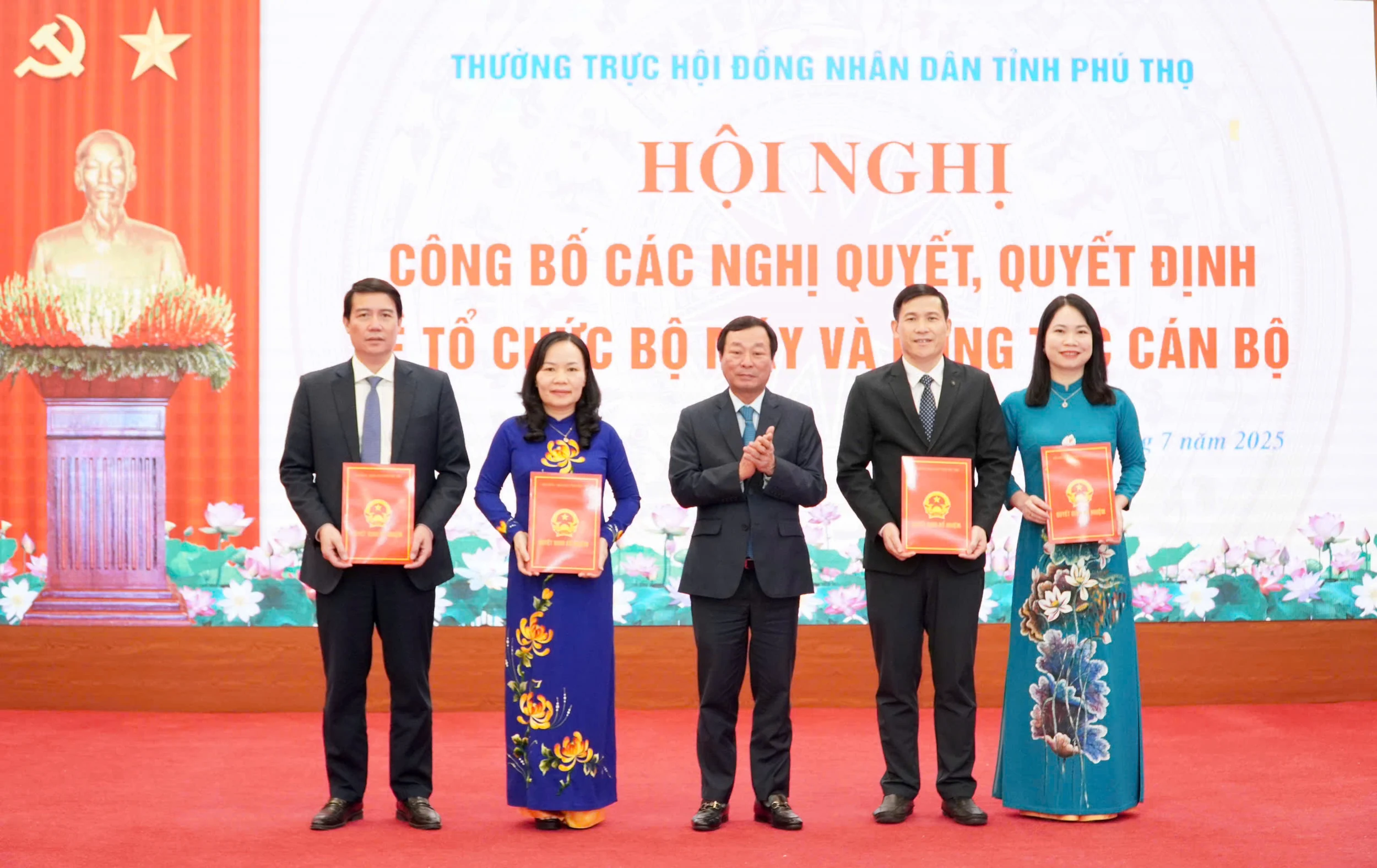 HĐND tỉnh công bố các Nghị quyết, Quyết định về tổ chức bộ máy và công tác cán bộ