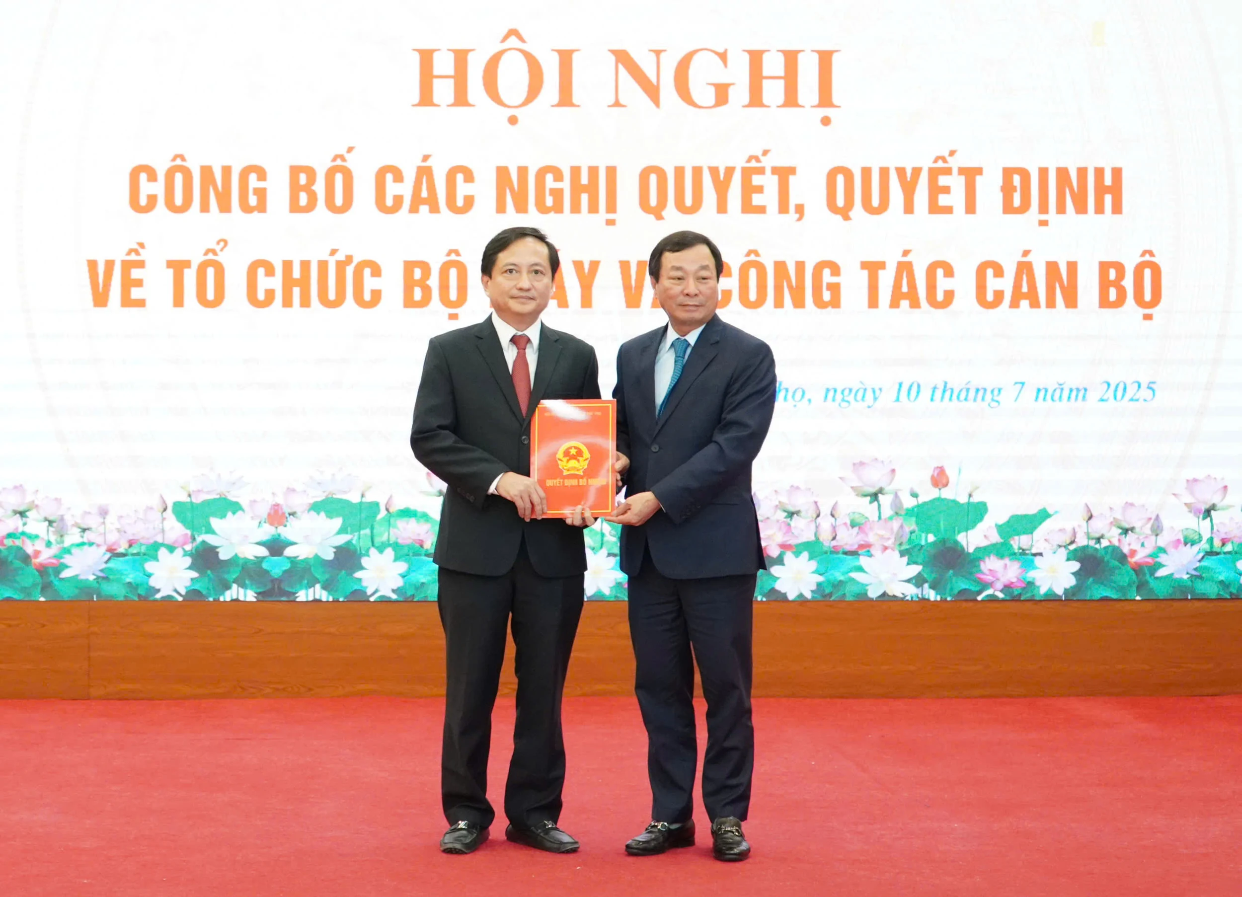 HĐND tỉnh công bố các Nghị quyết, Quyết định về tổ chức bộ máy và công tác cán bộ