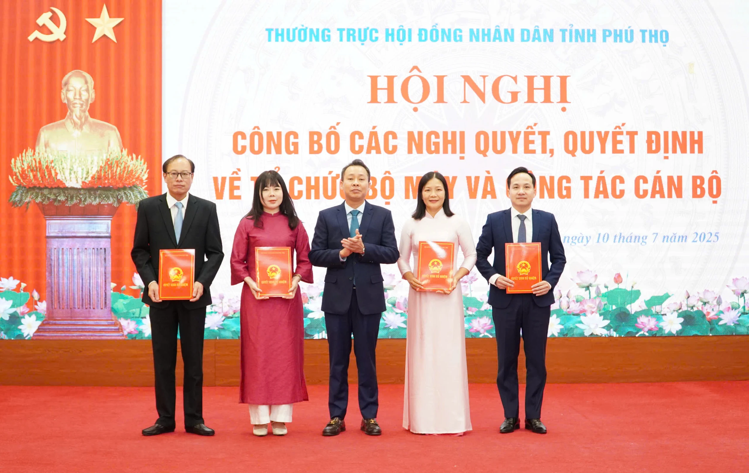 HĐND tỉnh công bố các Nghị quyết, Quyết định về tổ chức bộ máy và công tác cán bộ