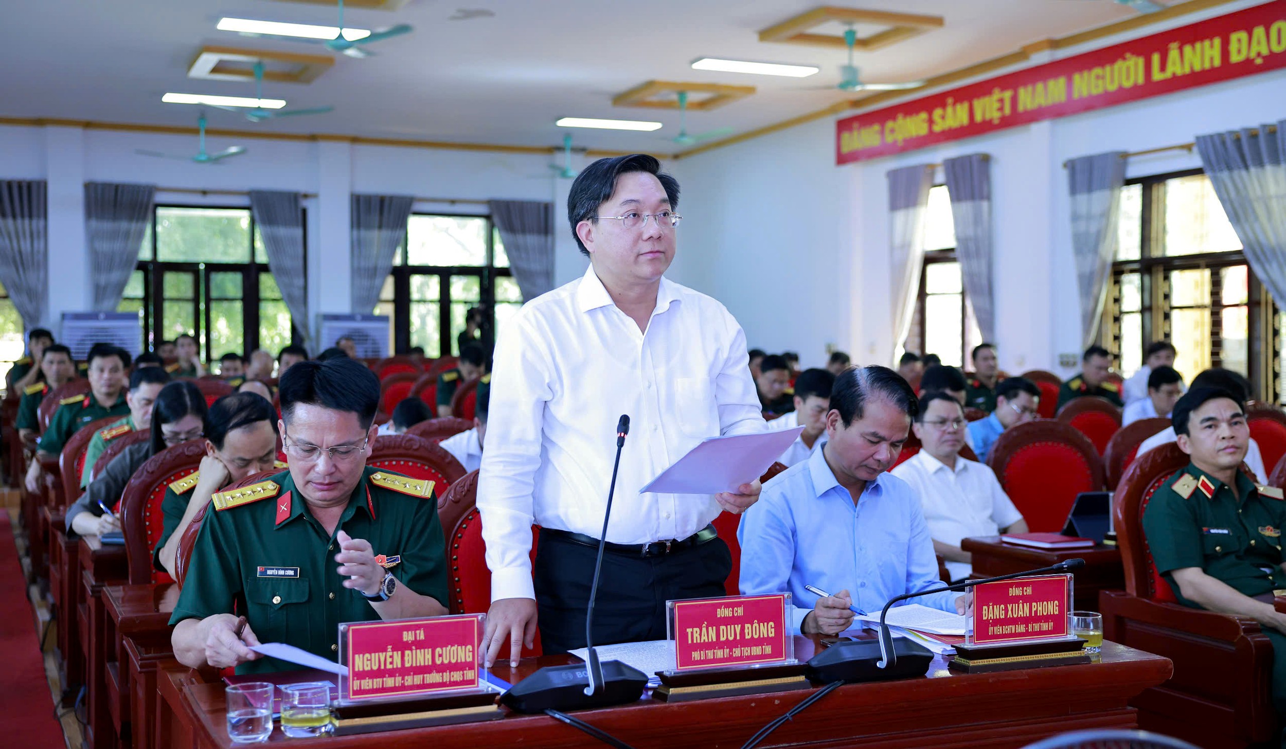 Ra Nghị quyết thực hiện nhiệm vụ quân sự, quốc phòng