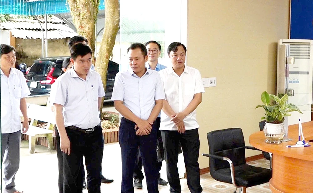 Phó Chủ tịch HĐND tỉnh Nguyễn Trung Kiên làm việc tại xã Văn Lang và Hiền Lương