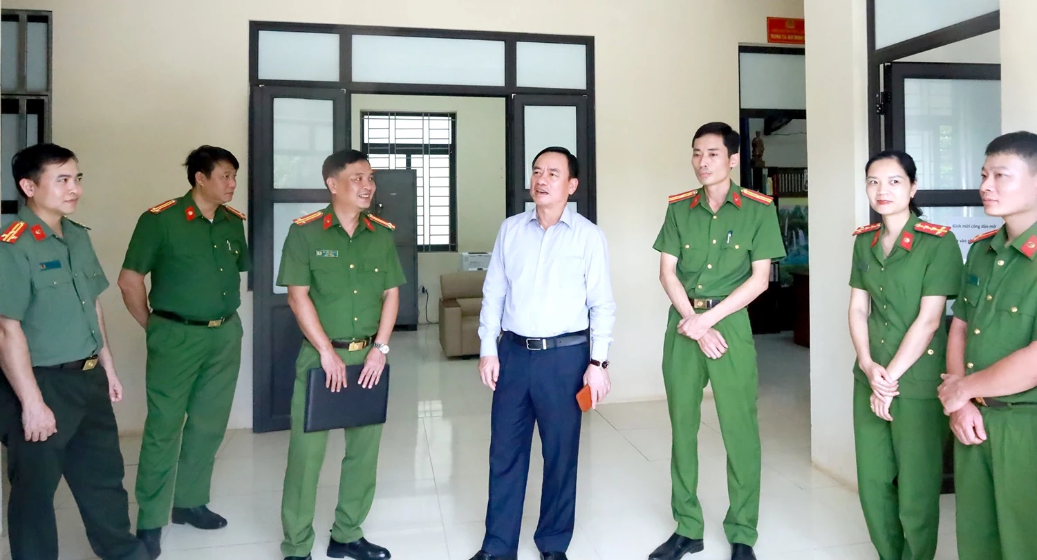 Phó Chủ tịch UBND tỉnh Quách Tất Liêm kiểm tra tại xã Mường Vang