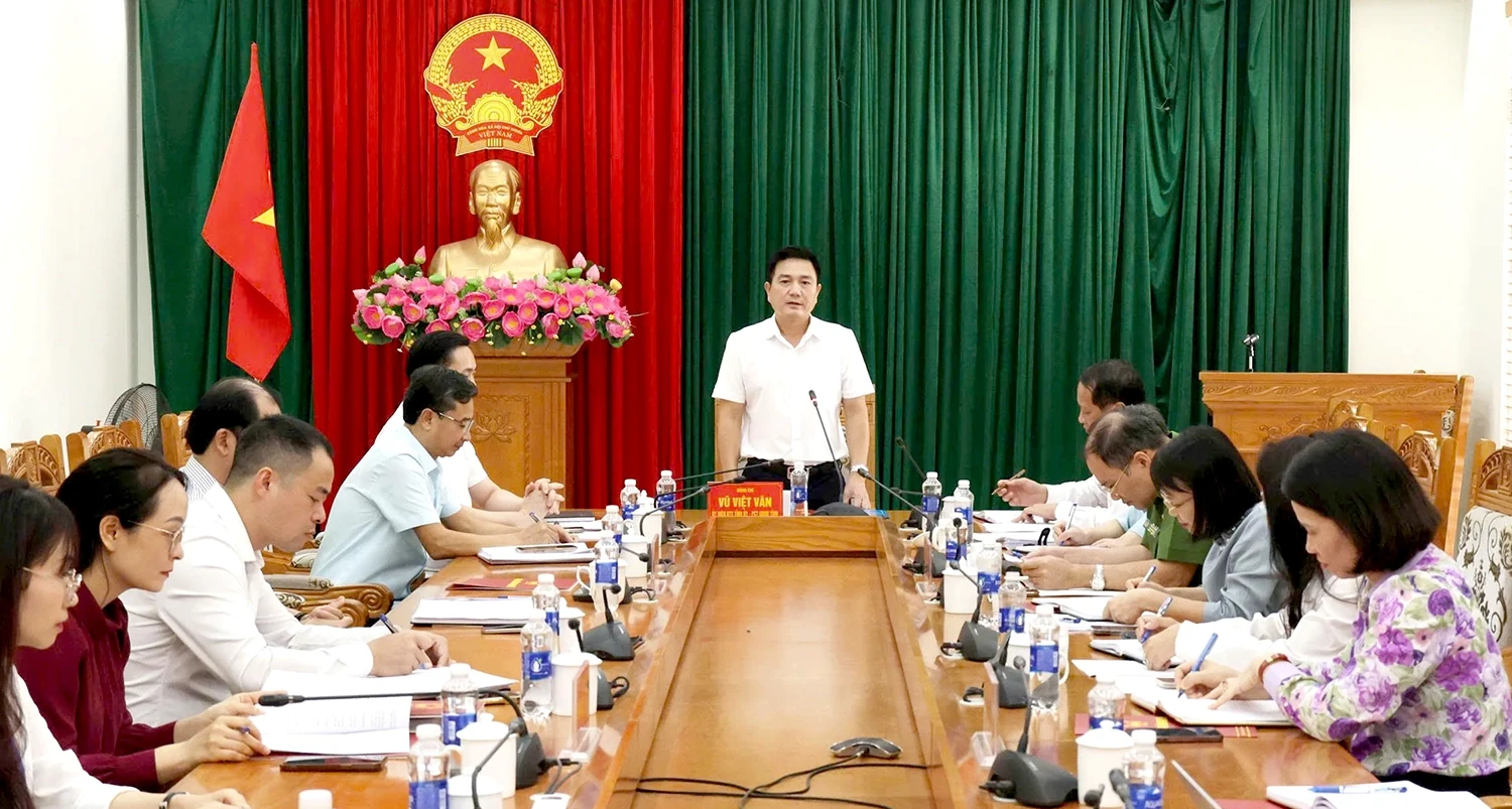 Phó Chủ tịch UBND tỉnh Vũ Việt Văn làm việc tại xã Bình Nguyên
