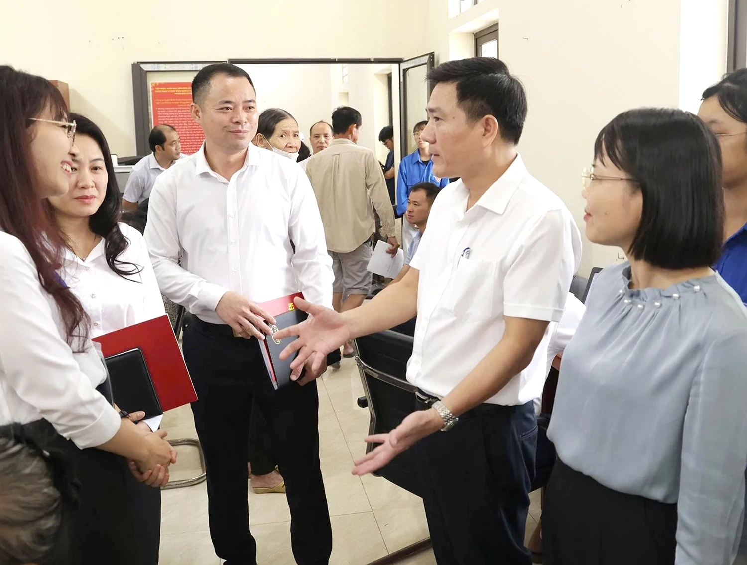 Phó Chủ tịch UBND tỉnh Vũ Việt Văn làm việc tại xã Bình Nguyên