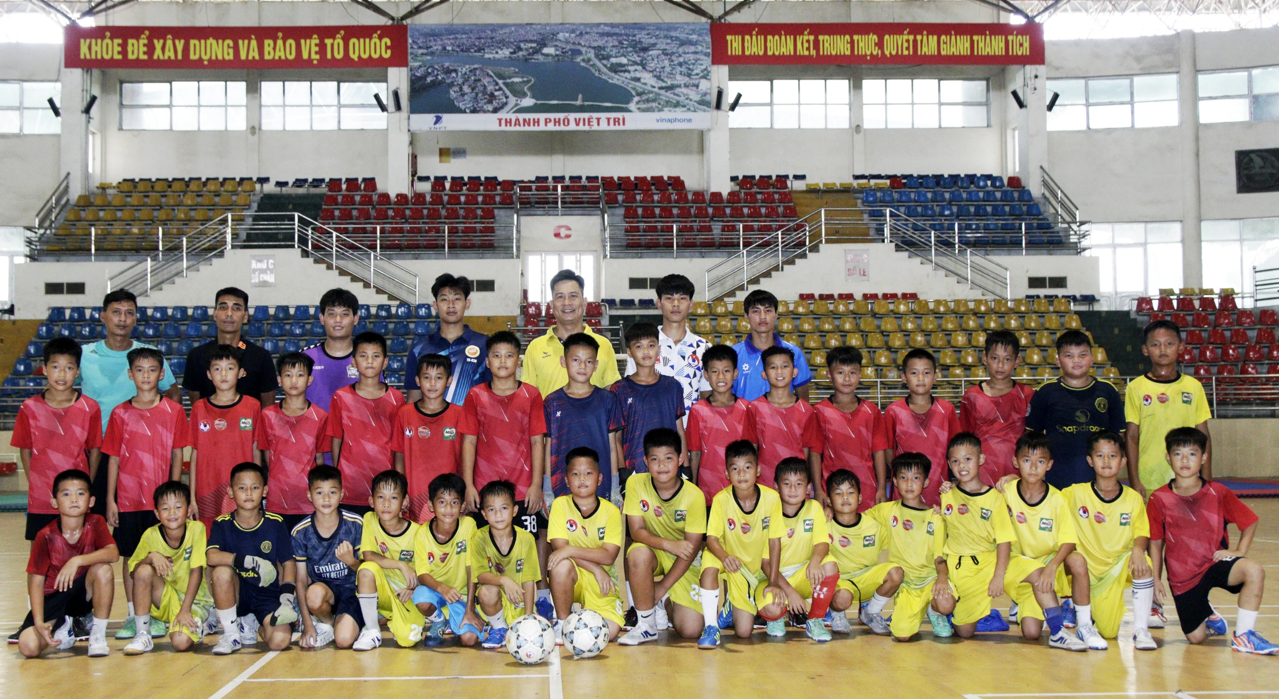 Bóng đá trẻ Đất Tổ khởi sắc