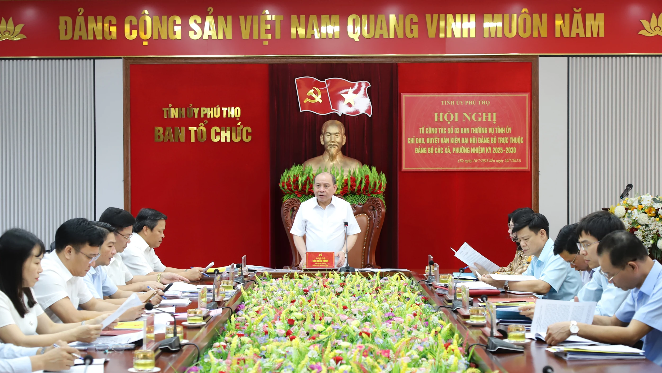 Tổ công tác số 3 duyệt văn kiện Đại hội Đảng bộ các xã