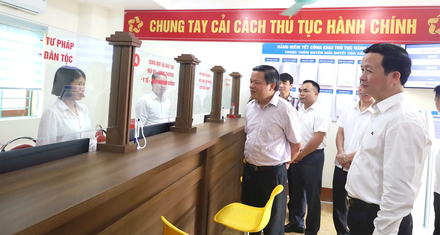 Phó Chủ tịch UBND tỉnh Phan Trọng Tấn kiểm tra tại xã Khả Cửu và xã Văn Miếu