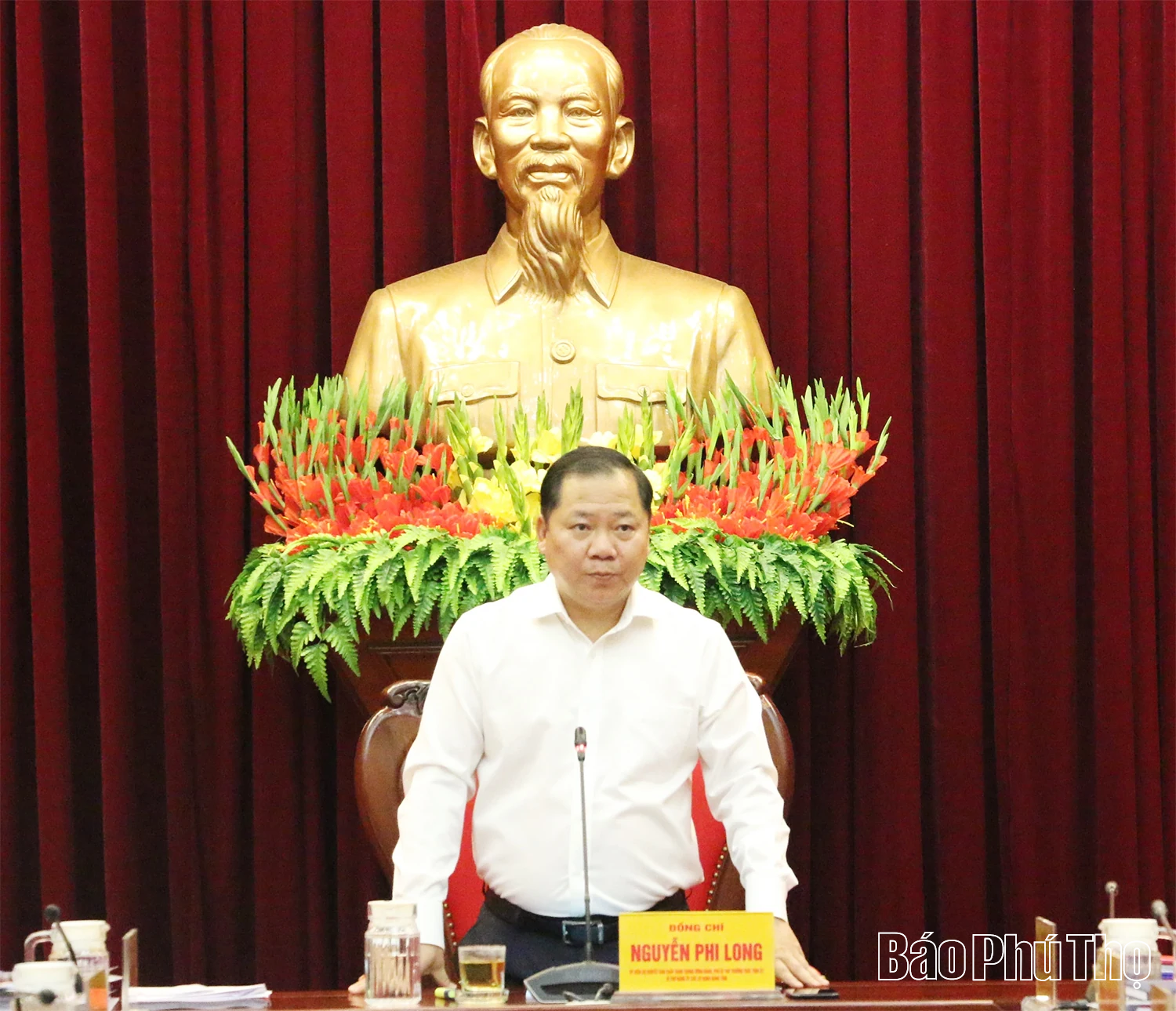 Phó Bí thư Thường trực Tỉnh ủy Nguyễn Phi Long chỉ đạo, duyệt Văn kiện Đại hội Đảng bộ 12 xã, phường