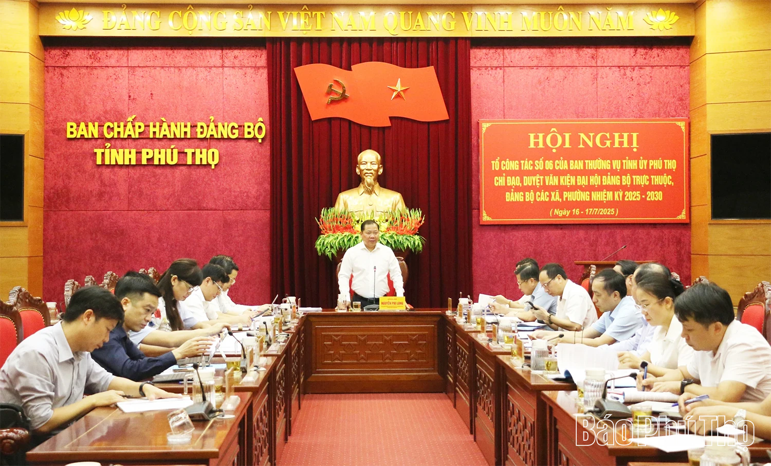 Phó Bí thư Thường trực Tỉnh ủy Nguyễn Phi Long chỉ đạo, duyệt Văn kiện Đại hội Đảng bộ 12 xã, phường