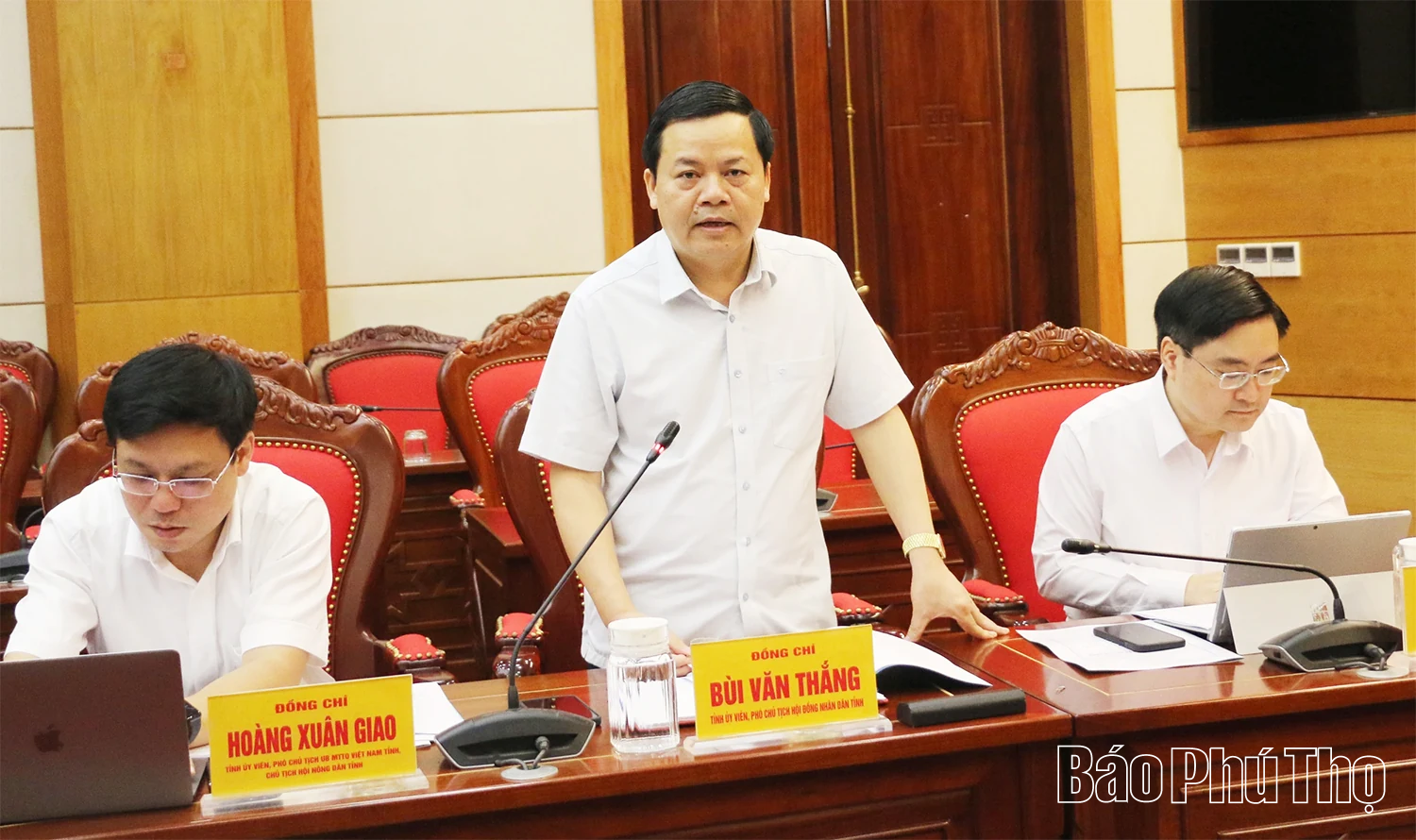 Phó Bí thư Thường trực Tỉnh ủy Nguyễn Phi Long chỉ đạo, duyệt Văn kiện Đại hội Đảng bộ 12 xã, phường