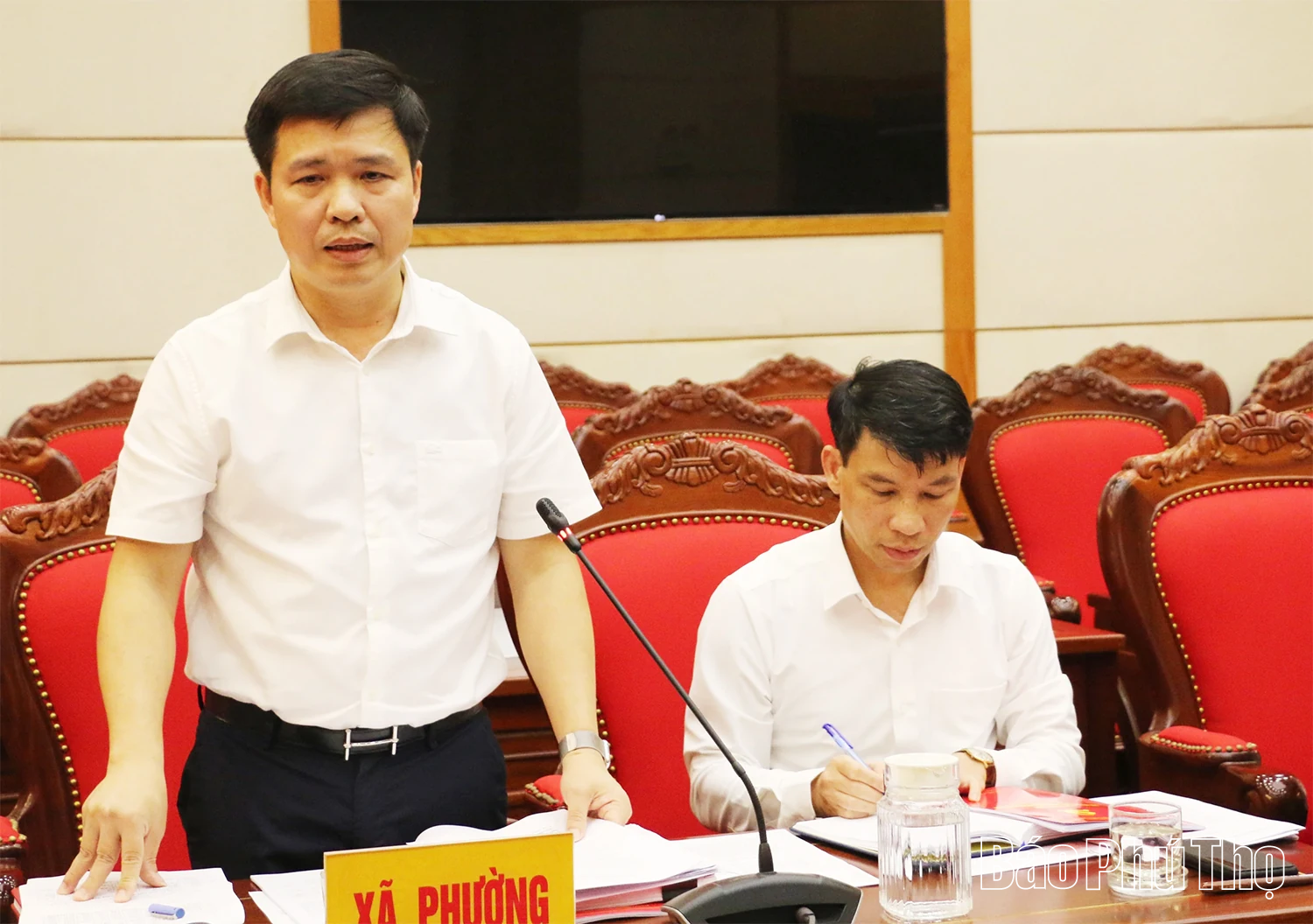 Phó Bí thư Thường trực Tỉnh ủy Nguyễn Phi Long chỉ đạo, duyệt Văn kiện Đại hội Đảng bộ 12 xã, phường