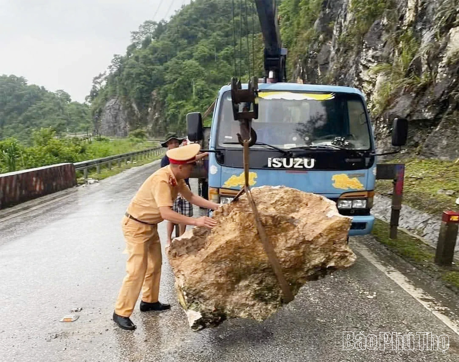 Cấp thiết xử lý điểm đen mất an toàn giao thông trên quốc lộ 6