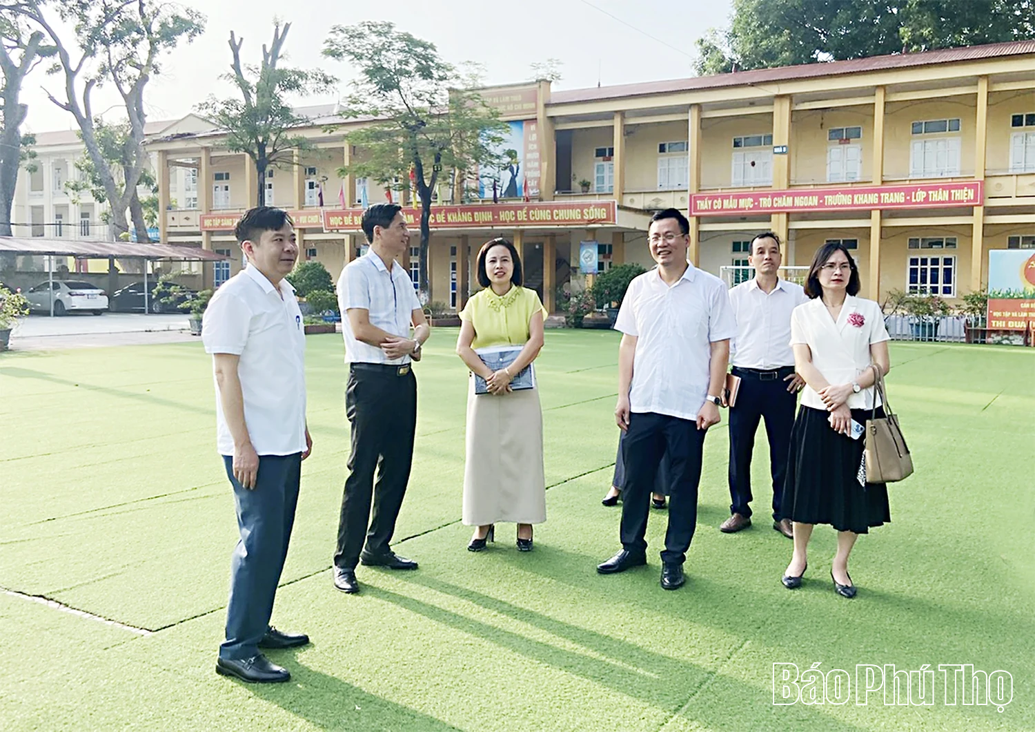 Đoàn công tác Sở Giáo dục và Đào tạo làm việc tại xã Yên Lạc