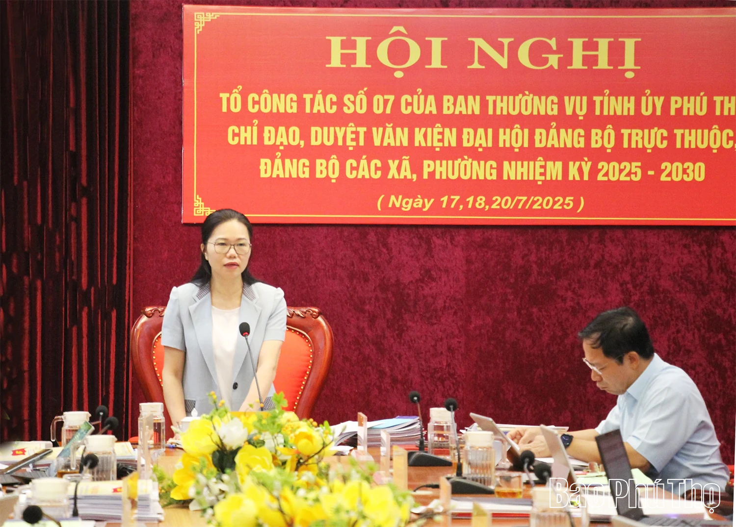 Tổ công tác số 7 chỉ đạo, duyệt văn kiện Đại hội 6 Đảng bộ