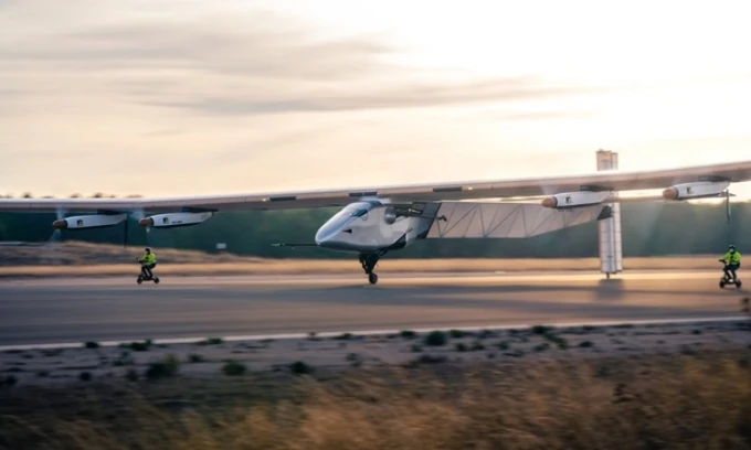 Drone năng lượng mặt trời có thể bay liên tục 90 ngày