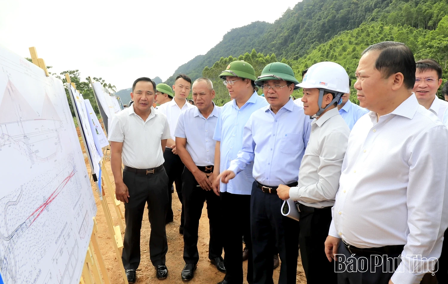 Thường trực Tỉnh ủy kiểm tra tiến độ triển khai thực hiện các dự án trọng điểm tại khu vực Hòa Bình (cũ)
