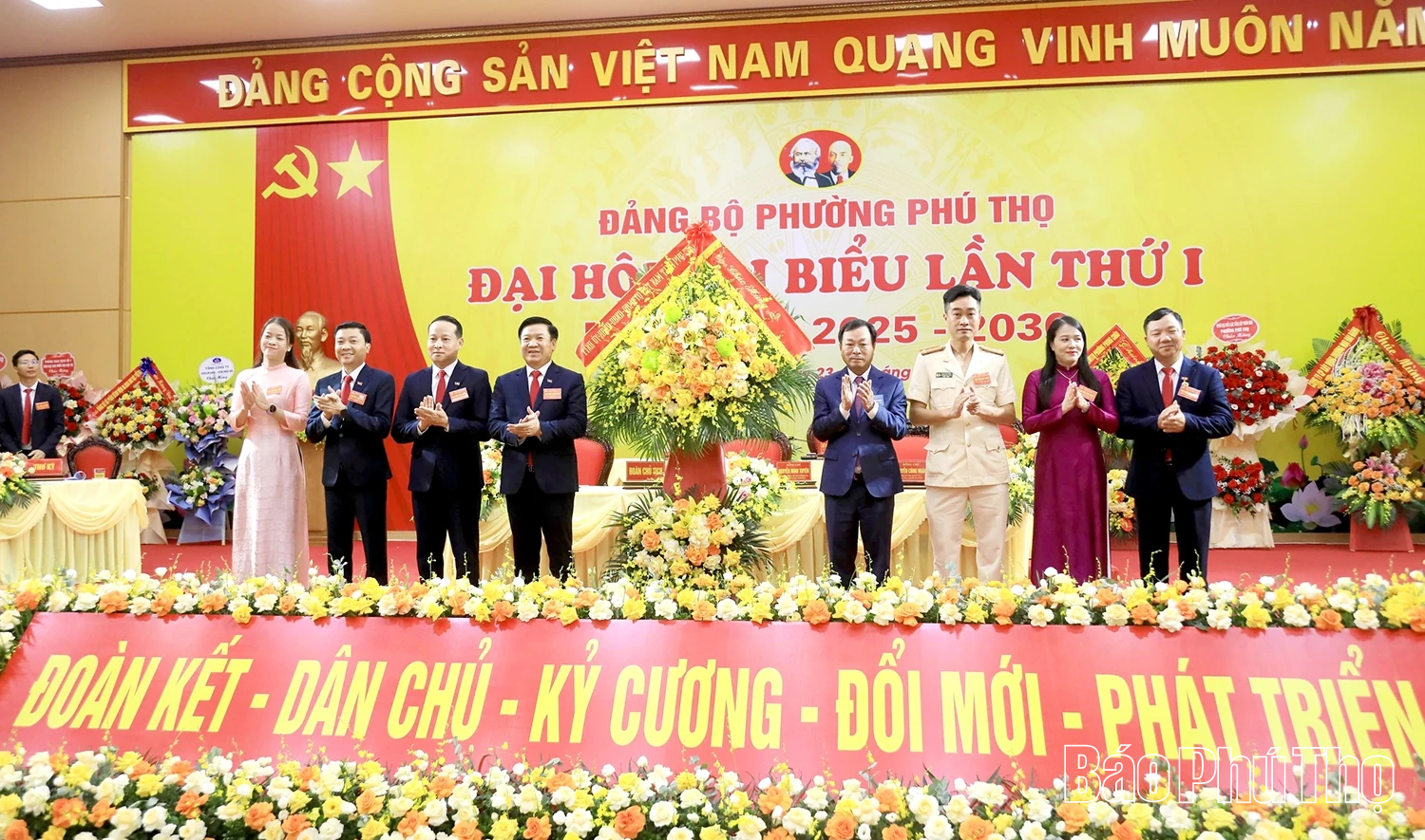 Chủ tịch HĐND tỉnh Bùi Văn Quang dự, chỉ đạo Đại hội Đảng bộ phường Phú Thọ lần thứ I
