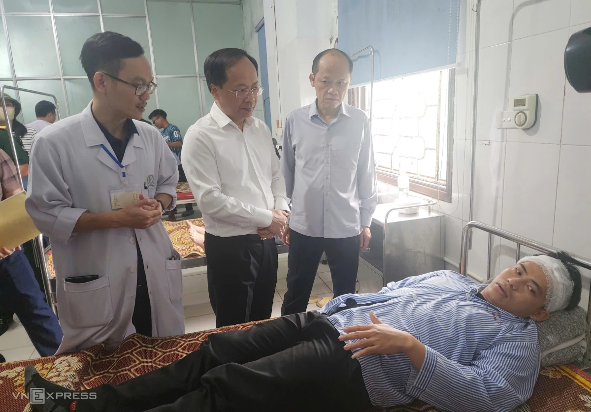Hiện trường vụ lật xe khách khiến 10 người tử vong