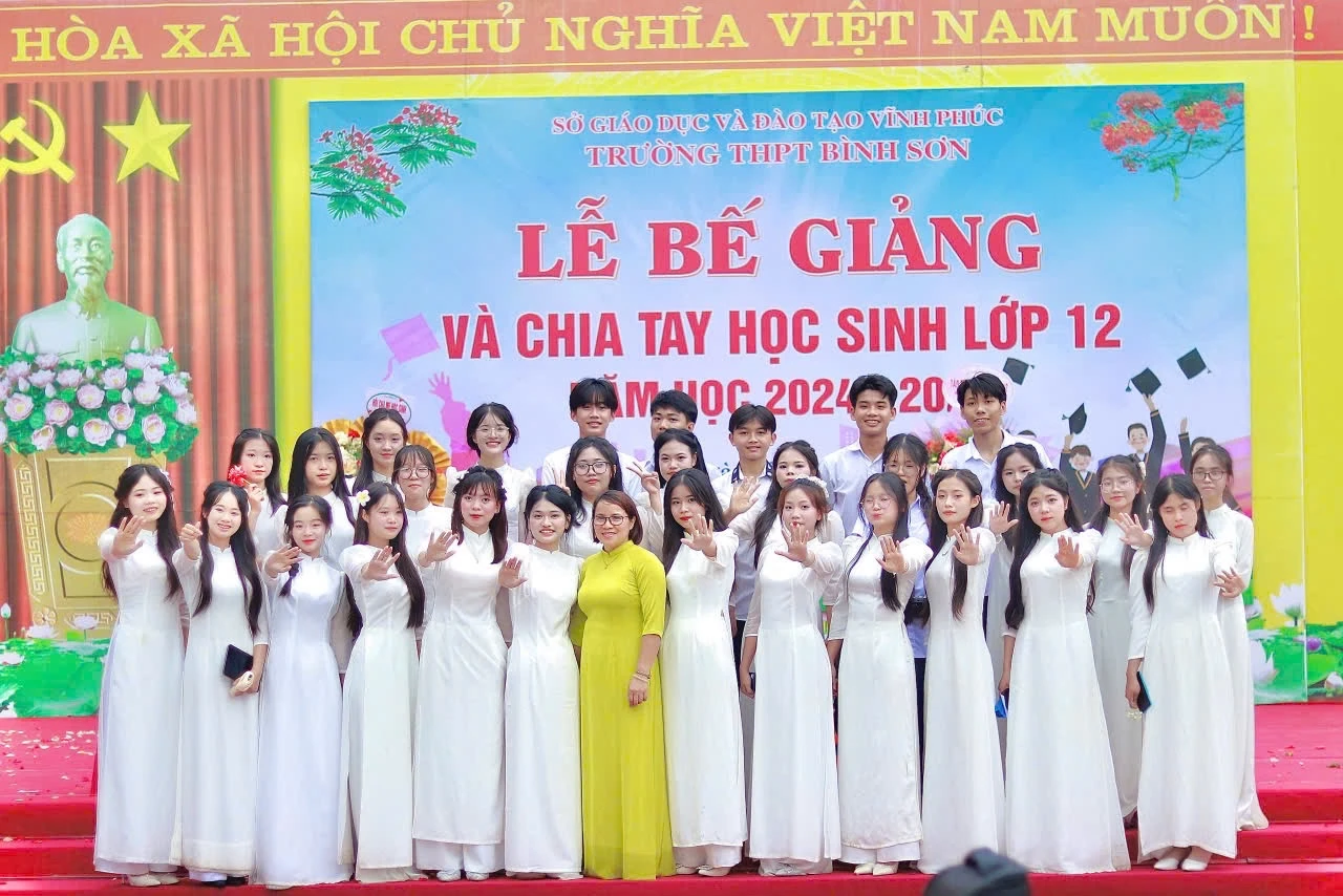 Nữ sinh trường làng trở thành thủ khoa