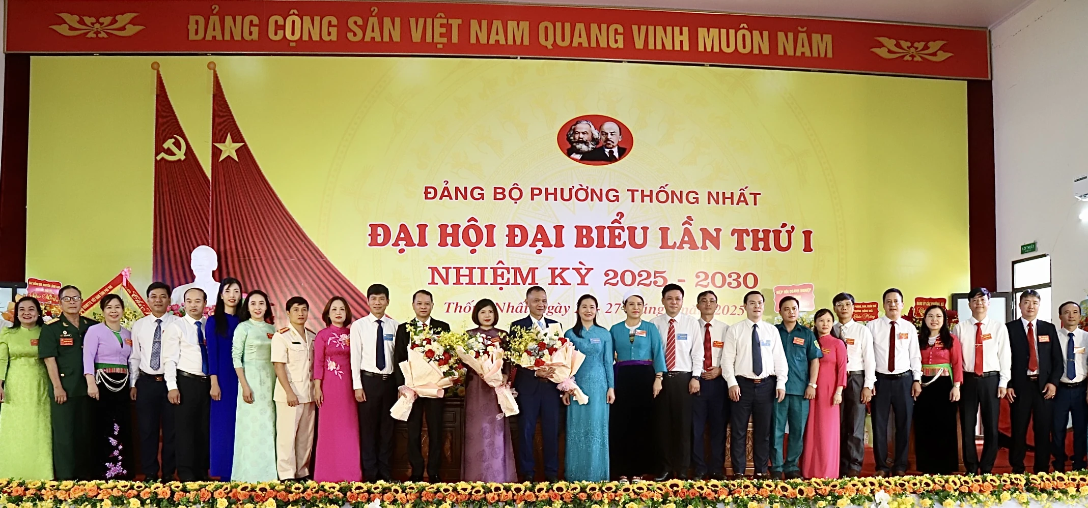 Phó Bí thư Tỉnh uỷ Bùi Thị Minh dự và chỉ đạo Đại hội Đảng bộ phường Thống Nhất