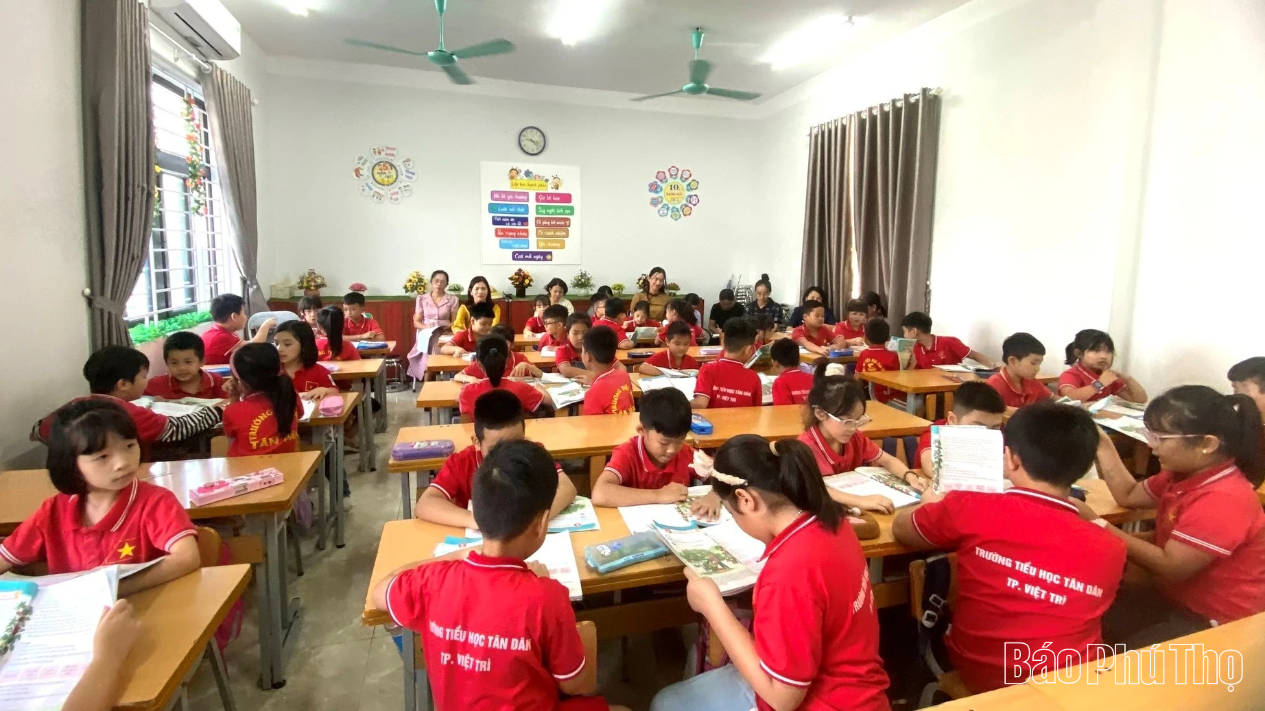 Đảng bộ UBND tỉnh đoàn kết, thống nhất, tập trung lãnh đạo, chỉ đạo thực hiện thắng lợi các mục tiêu, nhiệm vụ Nghị quyết Đảng bộ UBND tỉnh nhiệm kỳ I, giai đoạn 2025 - 2030