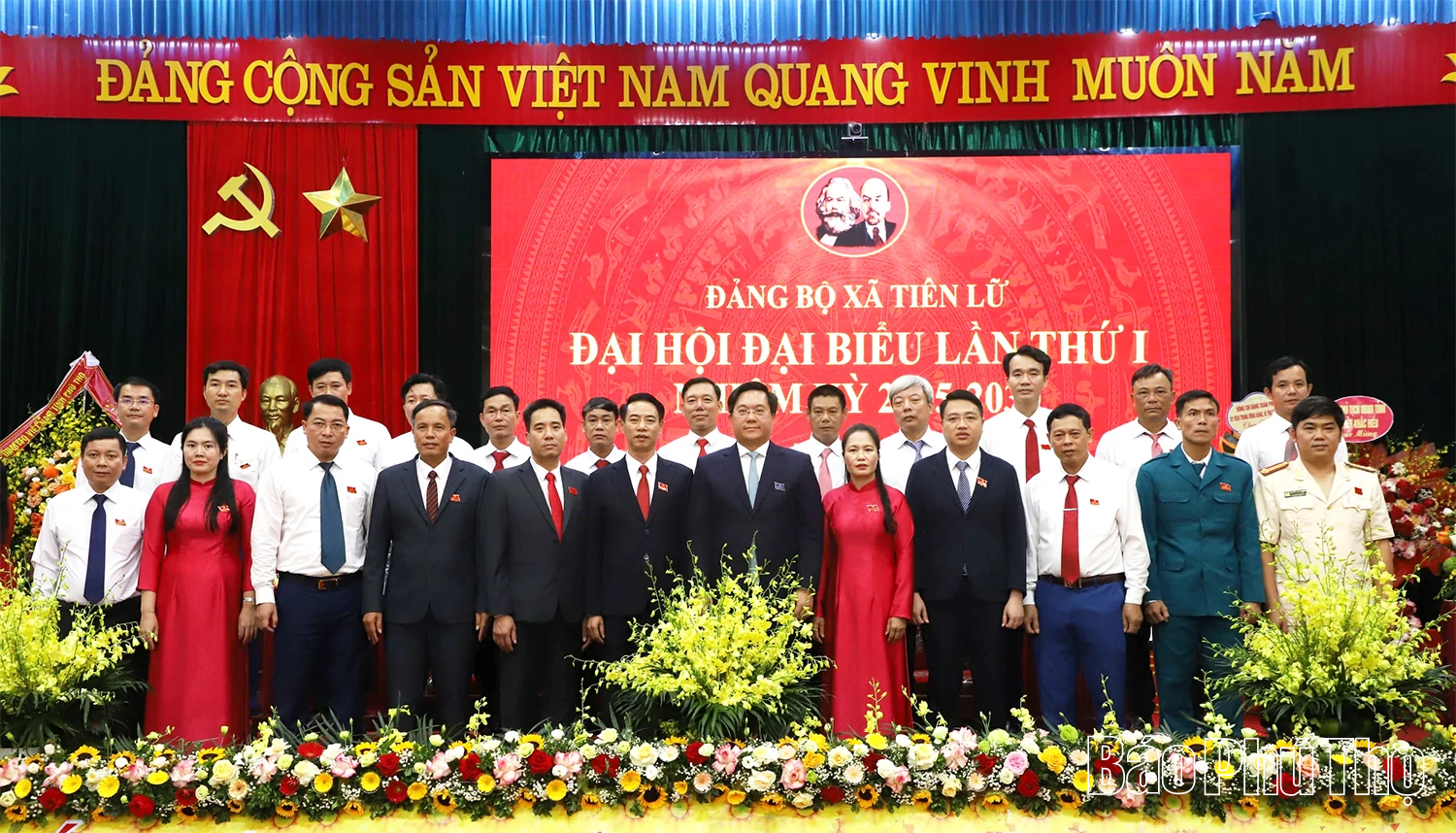 Chủ tịch UBND tỉnh Trần Duy Đông dự, chỉ đạo Đại hội Đảng bộ xã Tiên Lữ lần thứ I