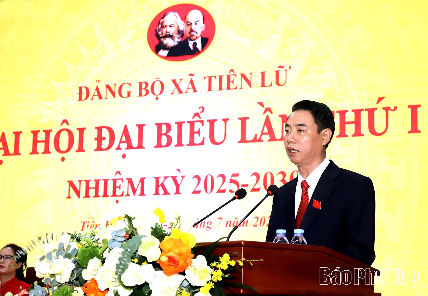 Chủ tịch UBND tỉnh Trần Duy Đông dự, chỉ đạo Đại hội Đảng bộ xã Tiên Lữ lần thứ I