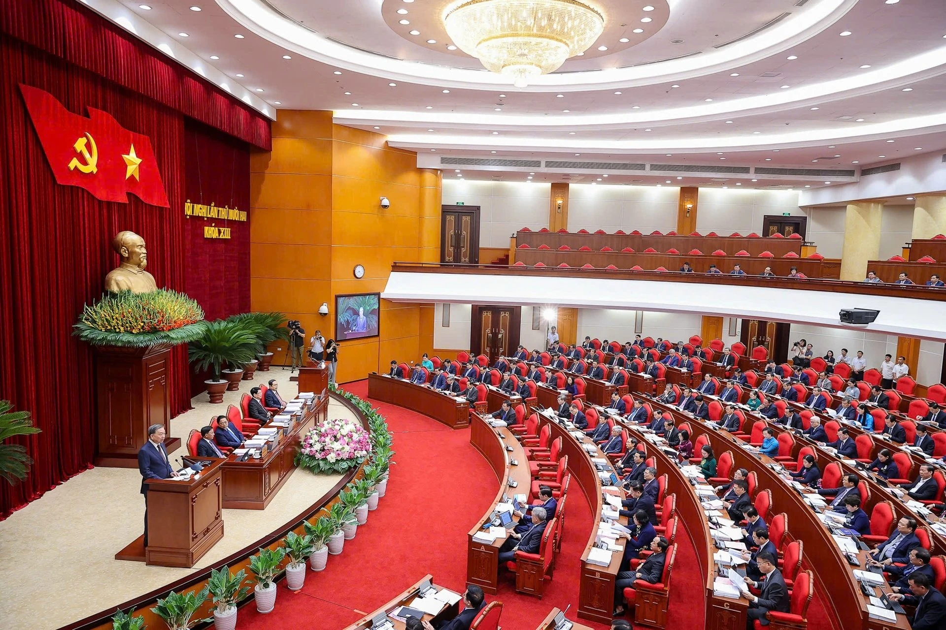 Bộ Chính trị, Ban Bí thư: Sau 31/8 kết thúc giải quyết chế độ, chính sách với cán bộ chịu tác động do sắp xếp bộ máy