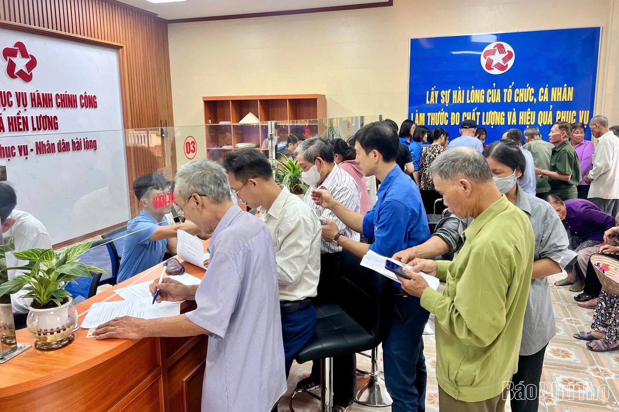 Xã Hiền Lương: Làm việc thêm ngày thứ Bảy để giải quyết thủ tục hành chính cho người dân