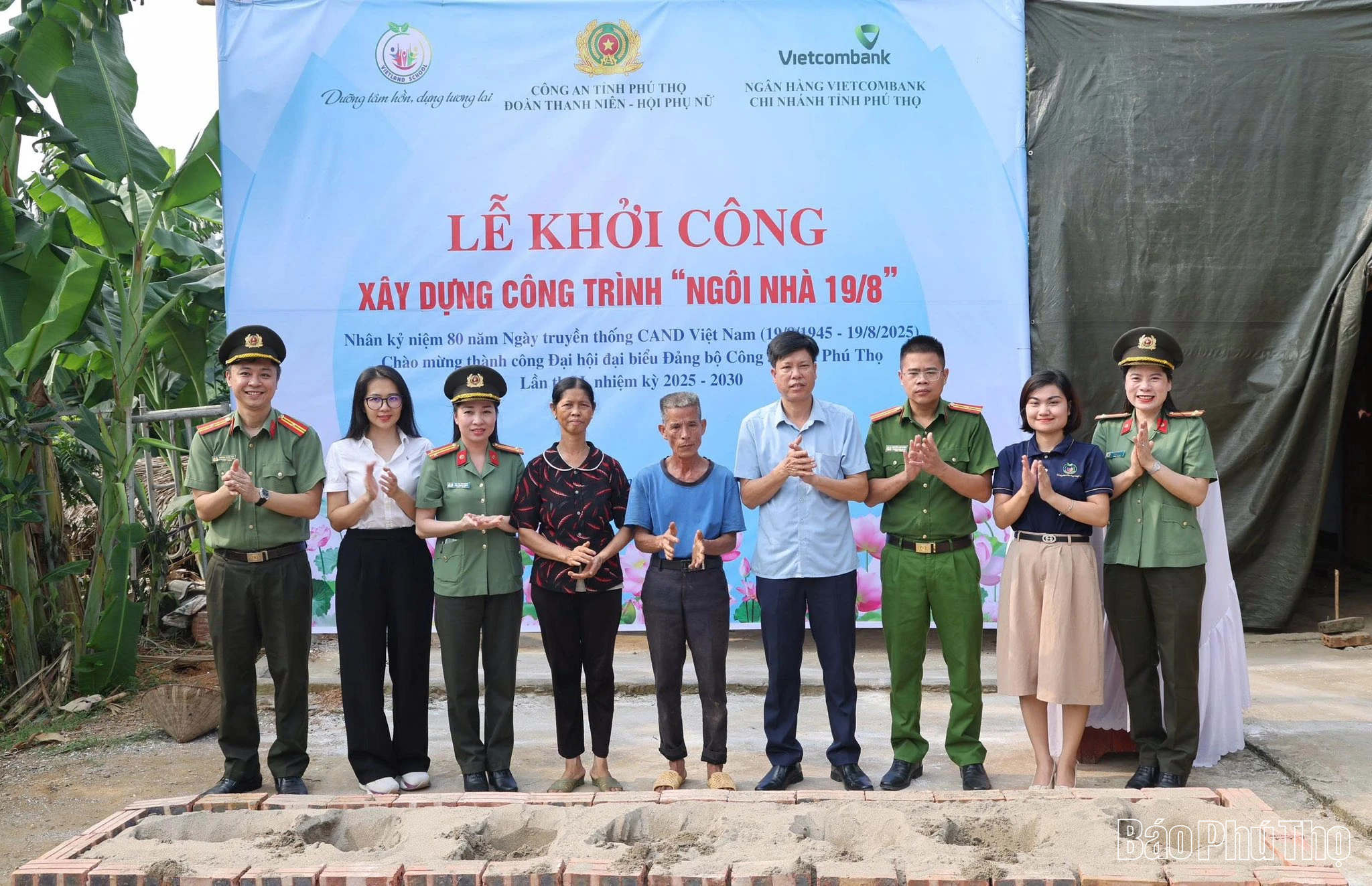 Tình nguyện vì Nhân dân phục vụ