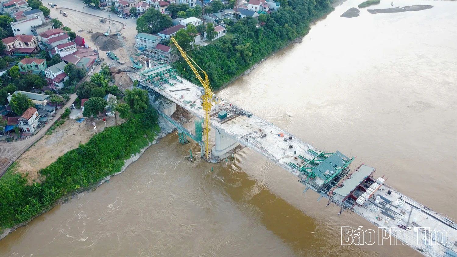 Thi công ngày đêm, phấn đấu hợp long cầu Phong Châu vào dịp Quốc khánh mùng 2/9