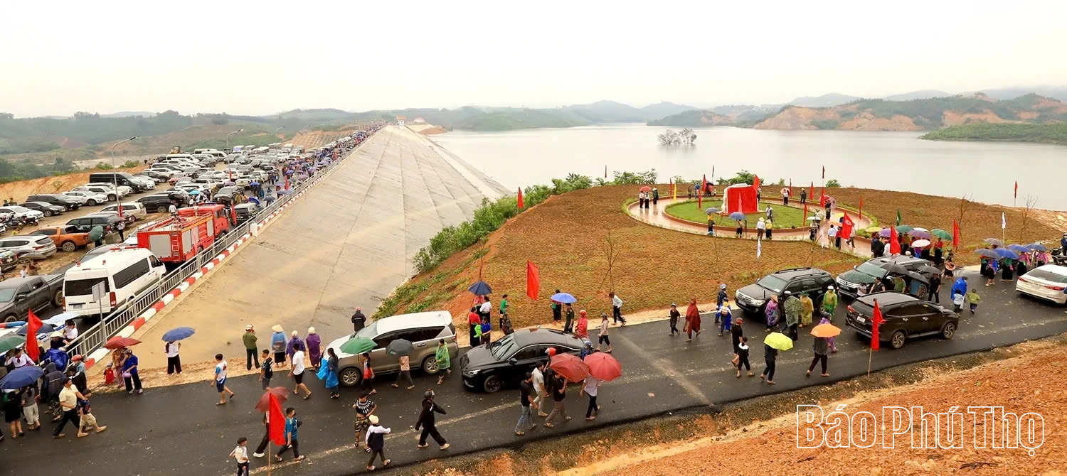 Lễ khánh thành Hồ chứa nước Cánh Tạng