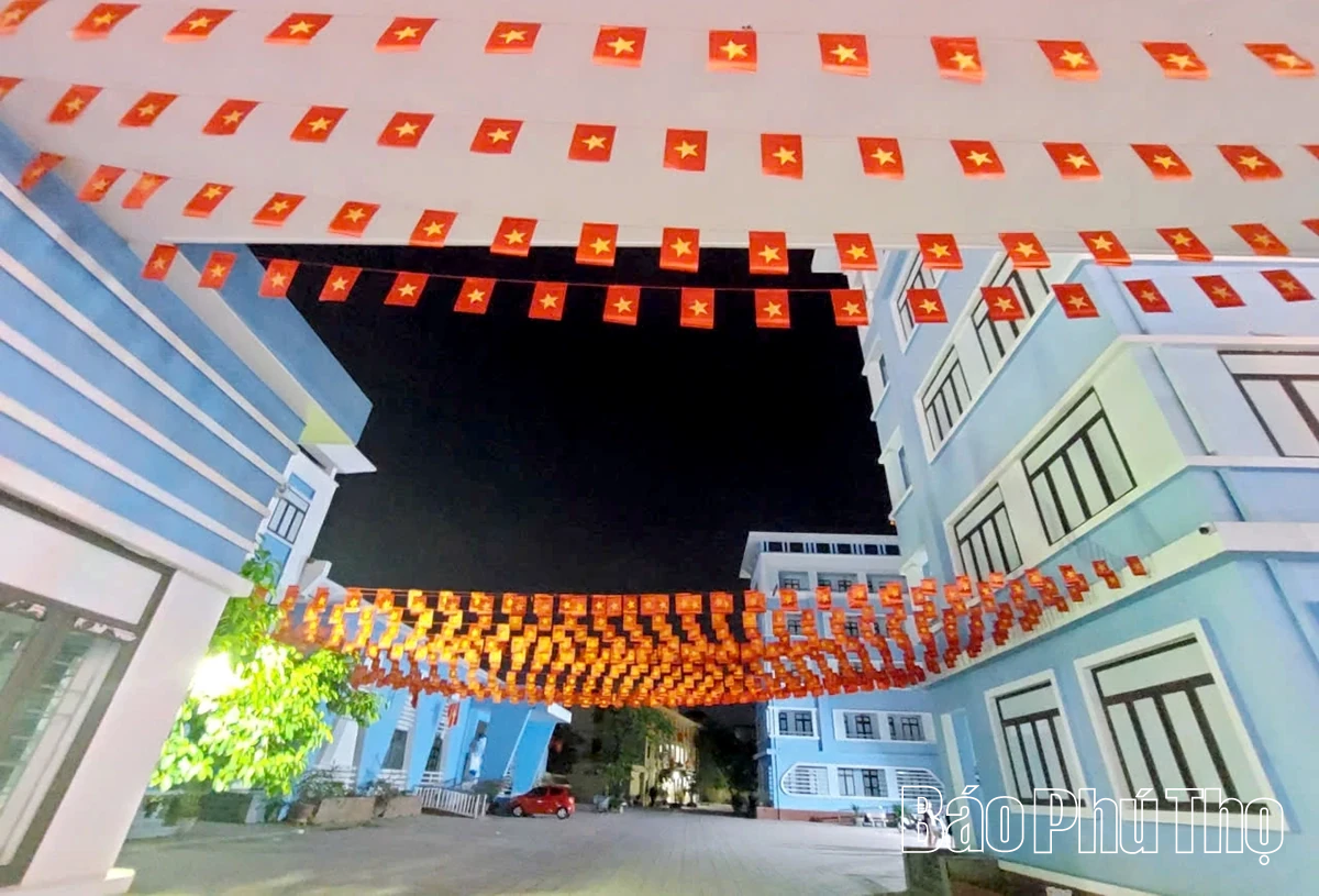 Hoà Bình bừng sáng sắc cờ đón mừng Quốc khánh 2/9