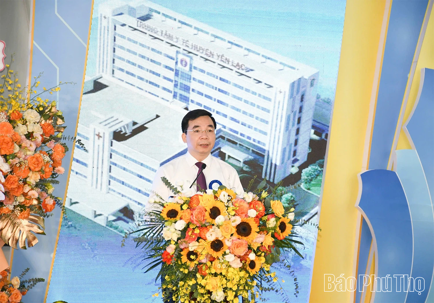 Phó Bí thư Tỉnh ủy Bùi Huy Vĩnh dự lễ khánh thành Dự án xây dựng, nâng cấp Trung tâm Y tế khu vực Yên Lạc