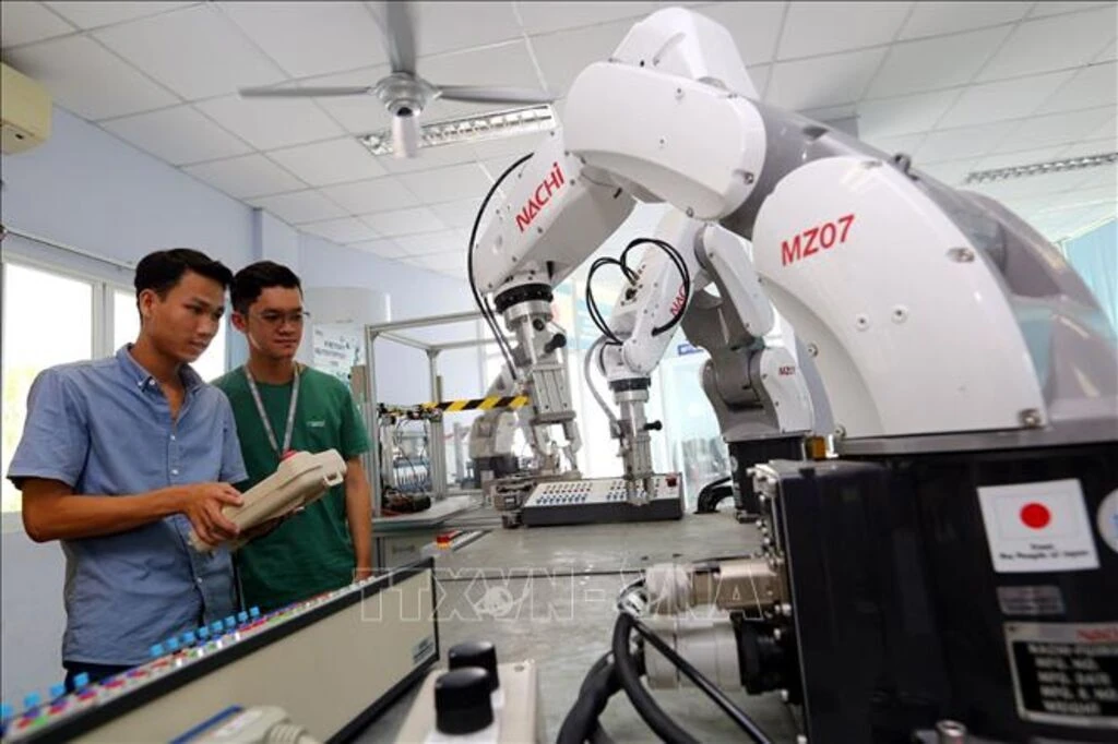Viết tiếp trang sử hào hùng, bảo vệ vững chắc thành quả cách mạng