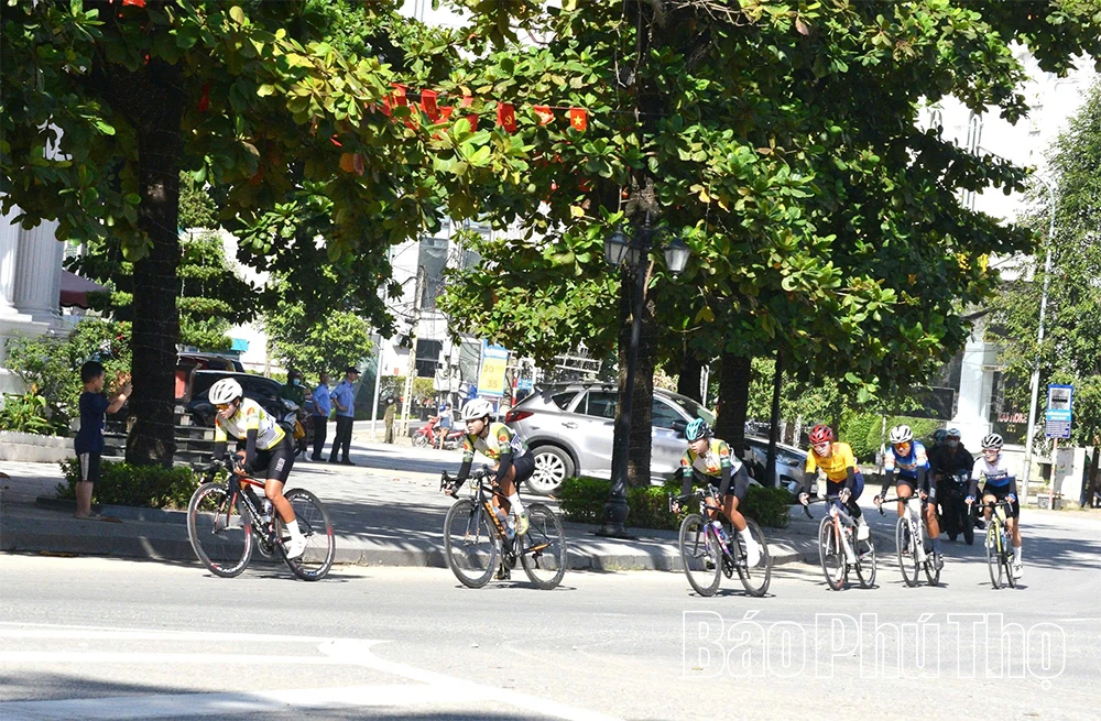 Hoàn thành nội dung 60 km xuất phát đồng hàng cá nhân, đồng đội nữ