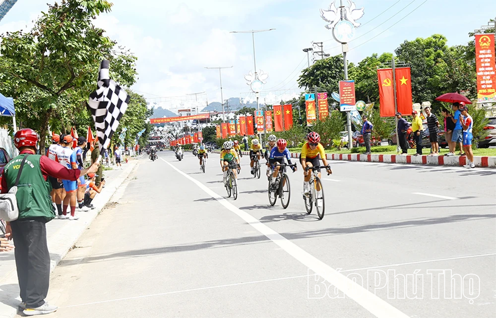 Hoàn thành nội dung 60 km xuất phát đồng hàng cá nhân, đồng đội nữ
