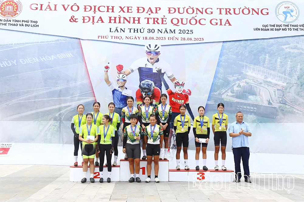 Hoàn thành nội dung 60 km xuất phát đồng hàng cá nhân, đồng đội nữ
