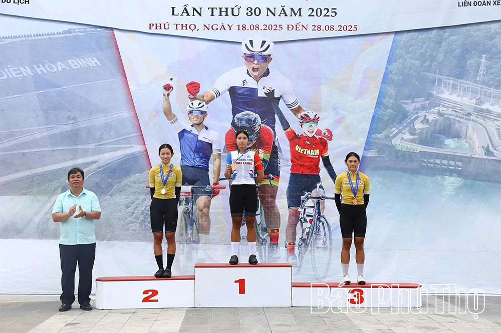Hoàn thành nội dung 60 km xuất phát đồng hàng cá nhân, đồng đội nữ