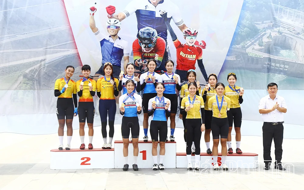 Hoàn thành nội dung 60 km xuất phát đồng hàng cá nhân, đồng đội nữ
