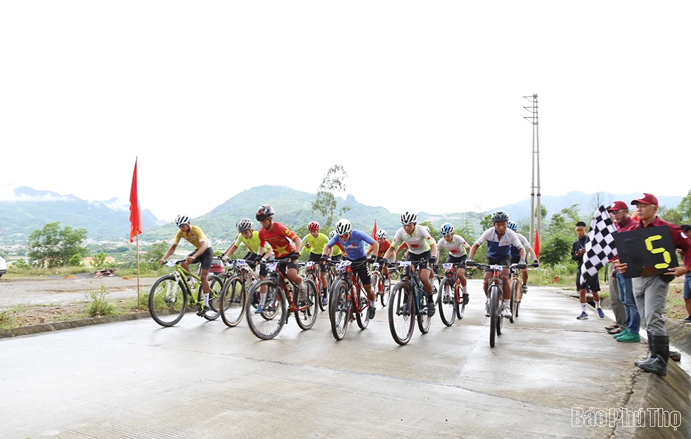 Đoàn Phú Thọ giành 1 Huy chương Bạc cá nhân, 1 Huy chương Bạc đồng đội nội dung Băng đồng Olympic