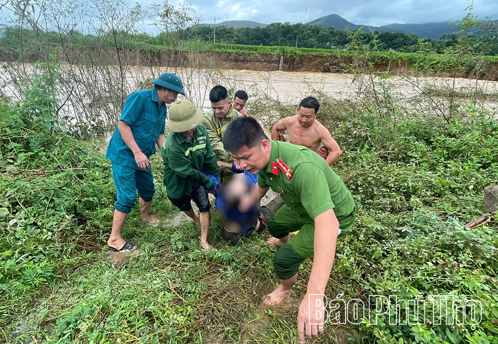 Đi đánh cá, người đàn ông bị lũ cuốn trôi ở Mường Vang