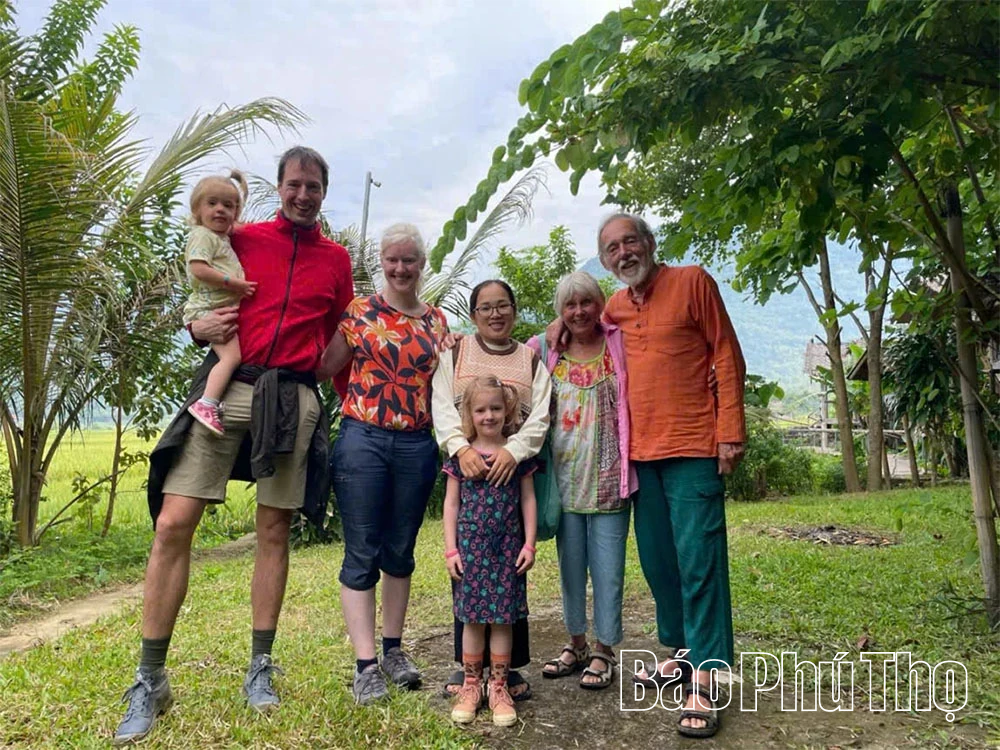 The Pioneer Who “Awakened” Mai Chau’s Tourism Potential