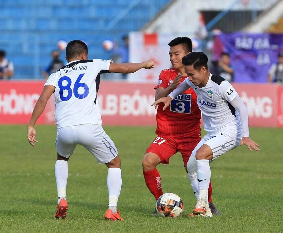 Cơ hội vàng cho những nhân tố mới đội tuyển Việt Nam: HLV Kim Sang-sik giám sát từ xa