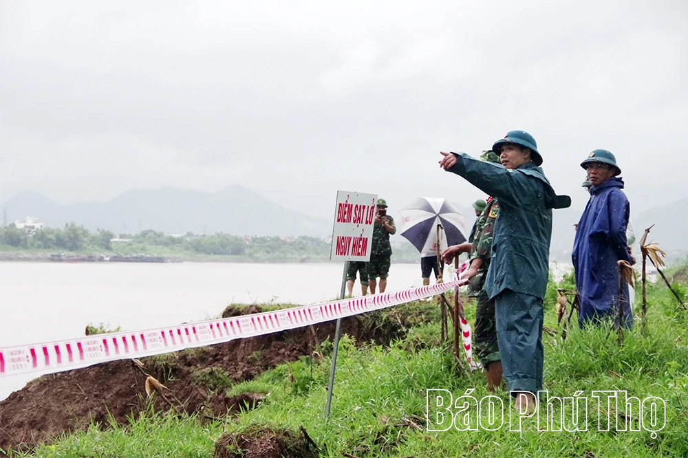 Kiểm tra, đánh giá tình hình sạt lở khu vực hạ lưu sông Đà