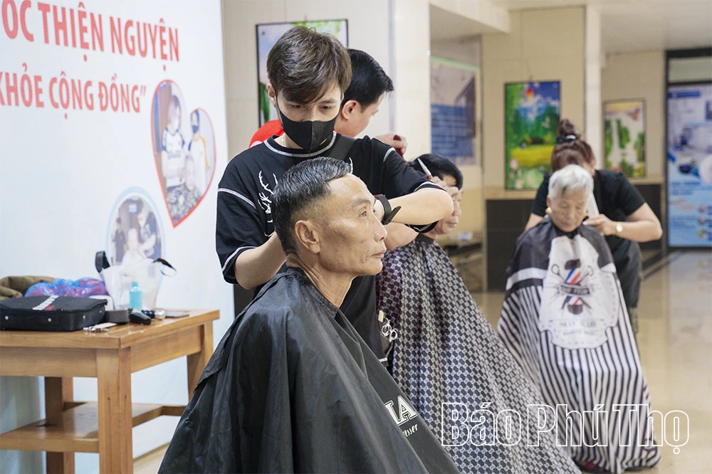 Trao yêu thương cho bệnh nhân nghèo