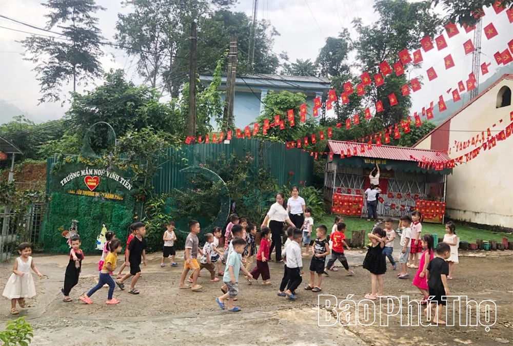 Học sinh Phú Thọ nô nức tựu trường