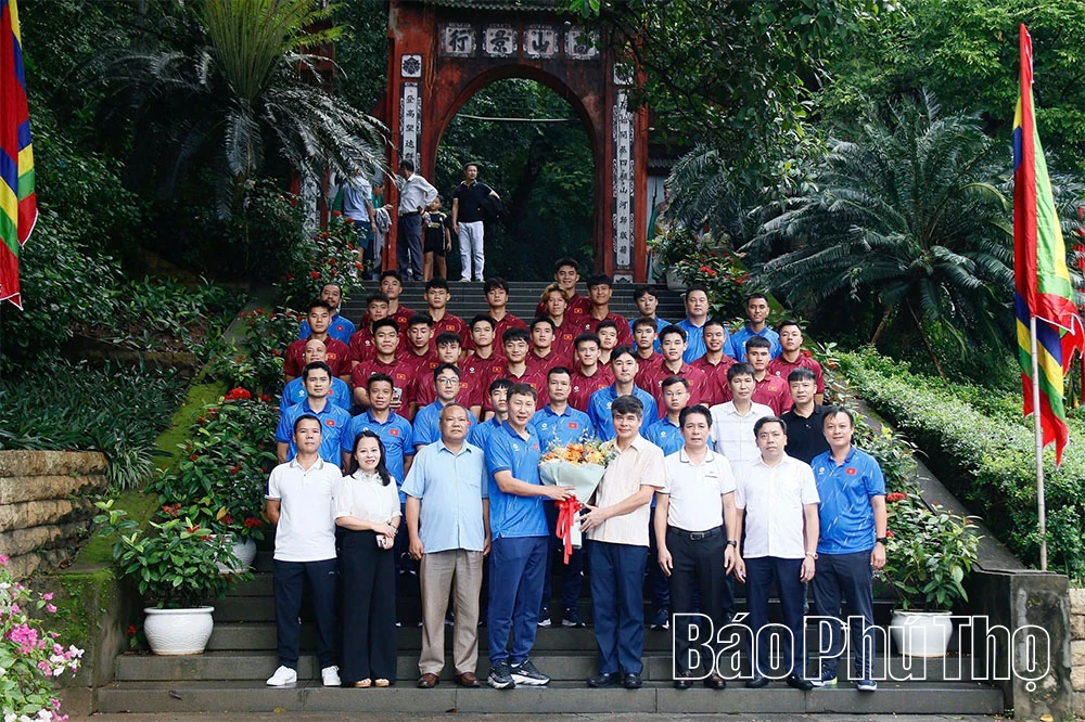 Đội tuyển U23 Việt Nam dâng hương tưởng niệm Vua Hùng