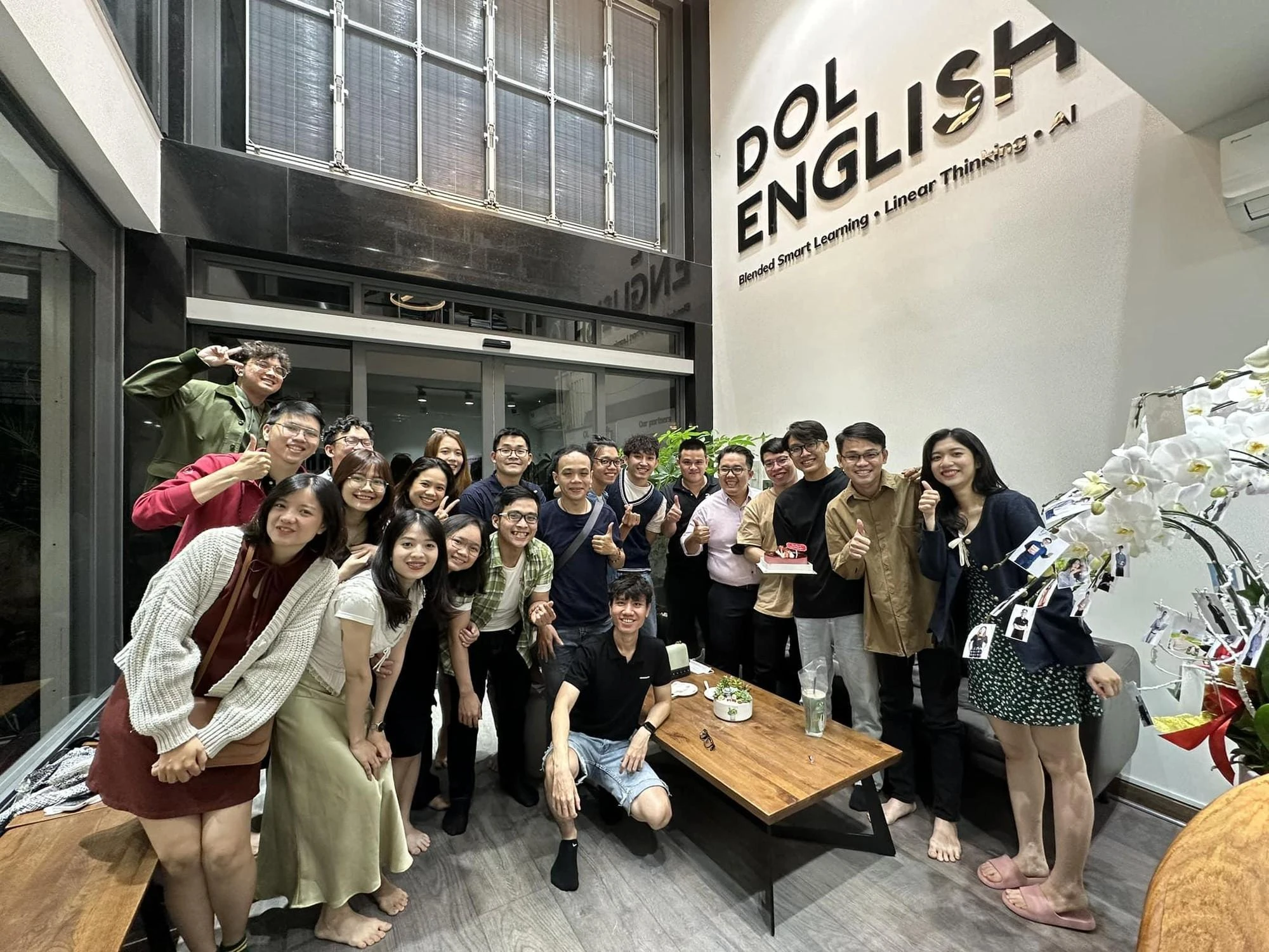 Gen Z Tự Học IELTS Tại Nhà Với DOL Academy Hay Tham Gia Khóa Học IELTS Ở DOL English?