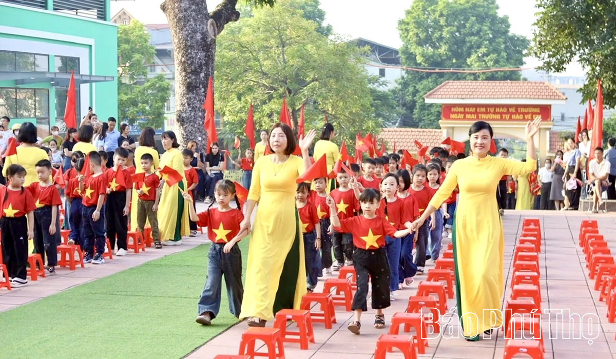 Các đồng chí lãnh đạo tỉnh dự lễ khai giảng năm học 2025 - 2026
